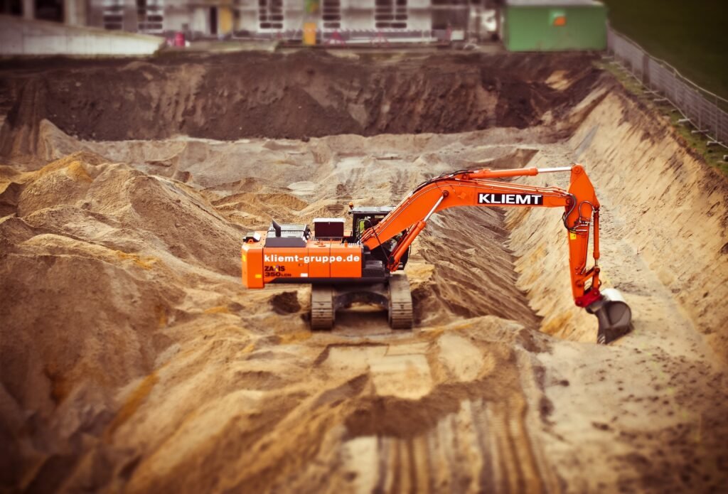 652234-excavator-1178241